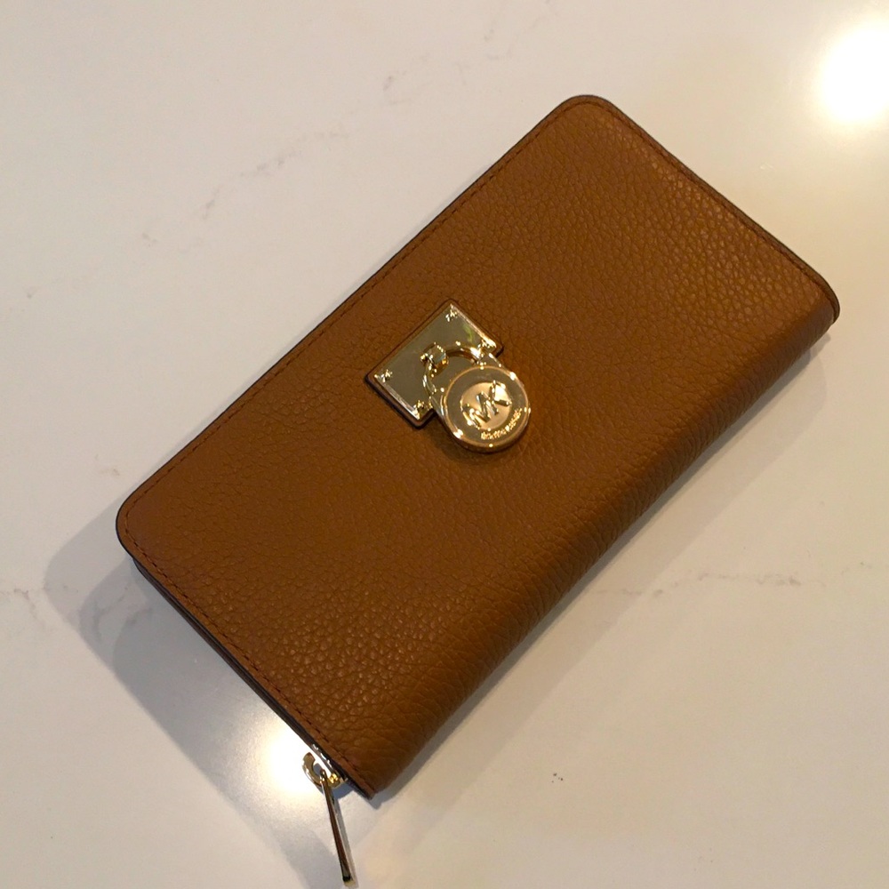 Michael Kors Zip Around Wallet Leather
